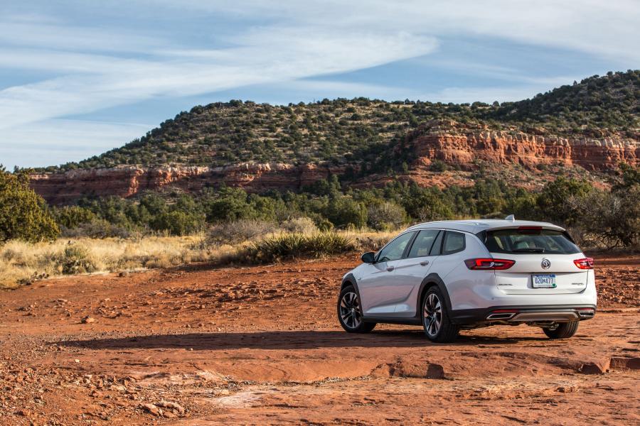  Buick Regal TourX 2017 года  (NA) (фото 20 из 61)